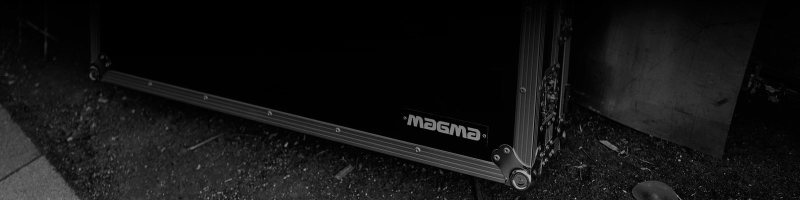 Magma dj controller case outdoors