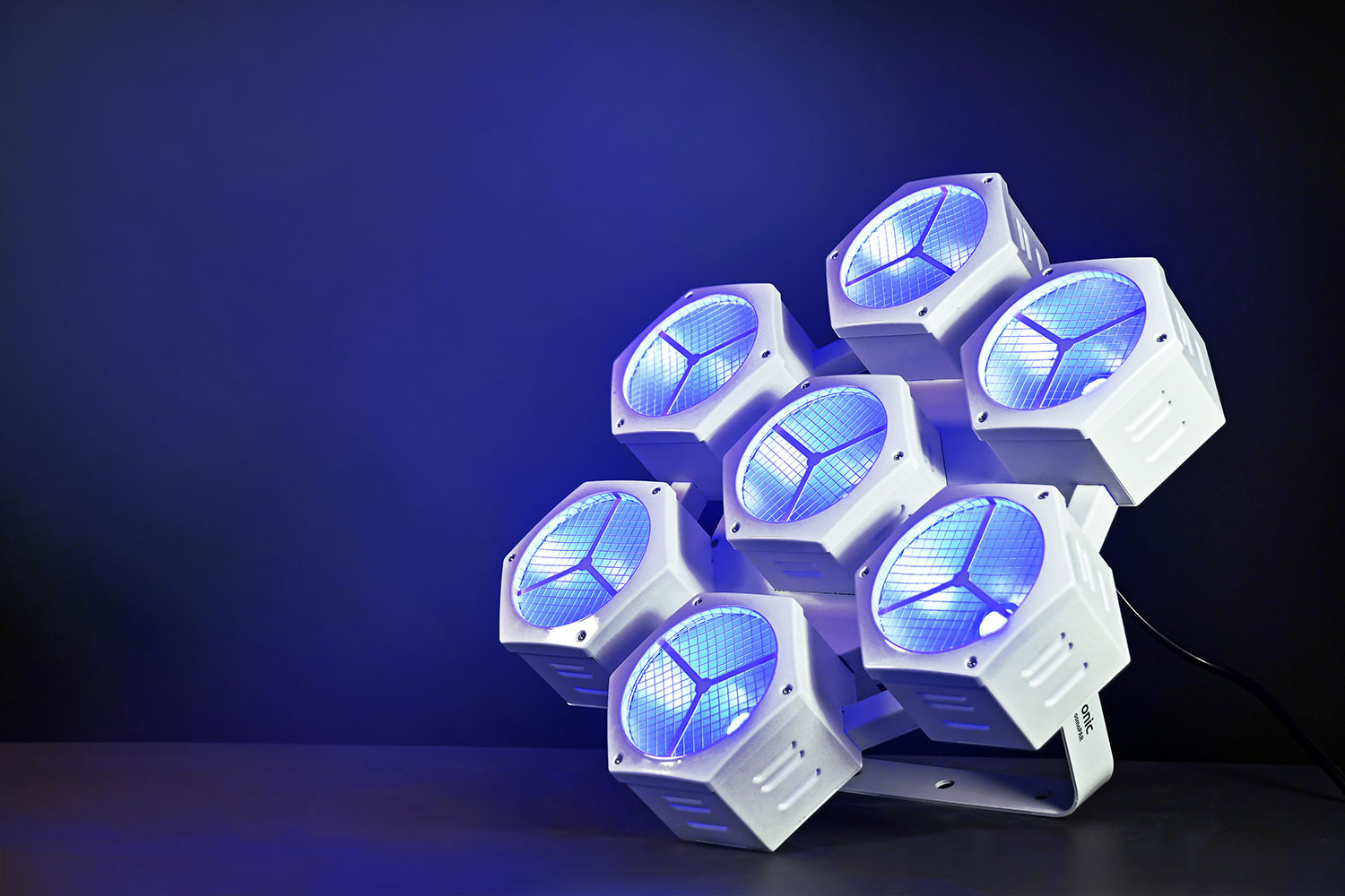 Citronic CosmoPAR-LE White x2 + QTX Stands Bundle