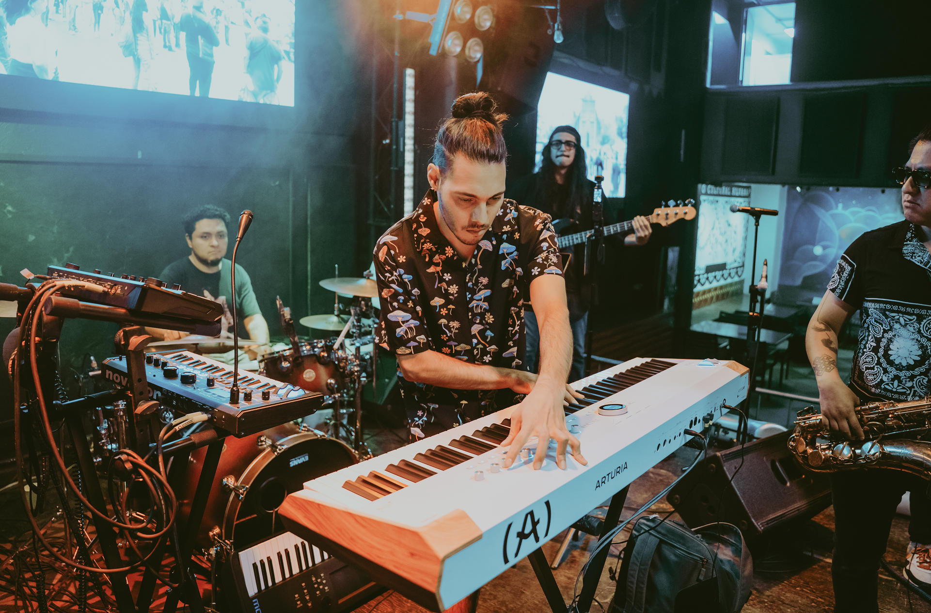 Arturia Astrolab 88 + Wooden Legs Bundle