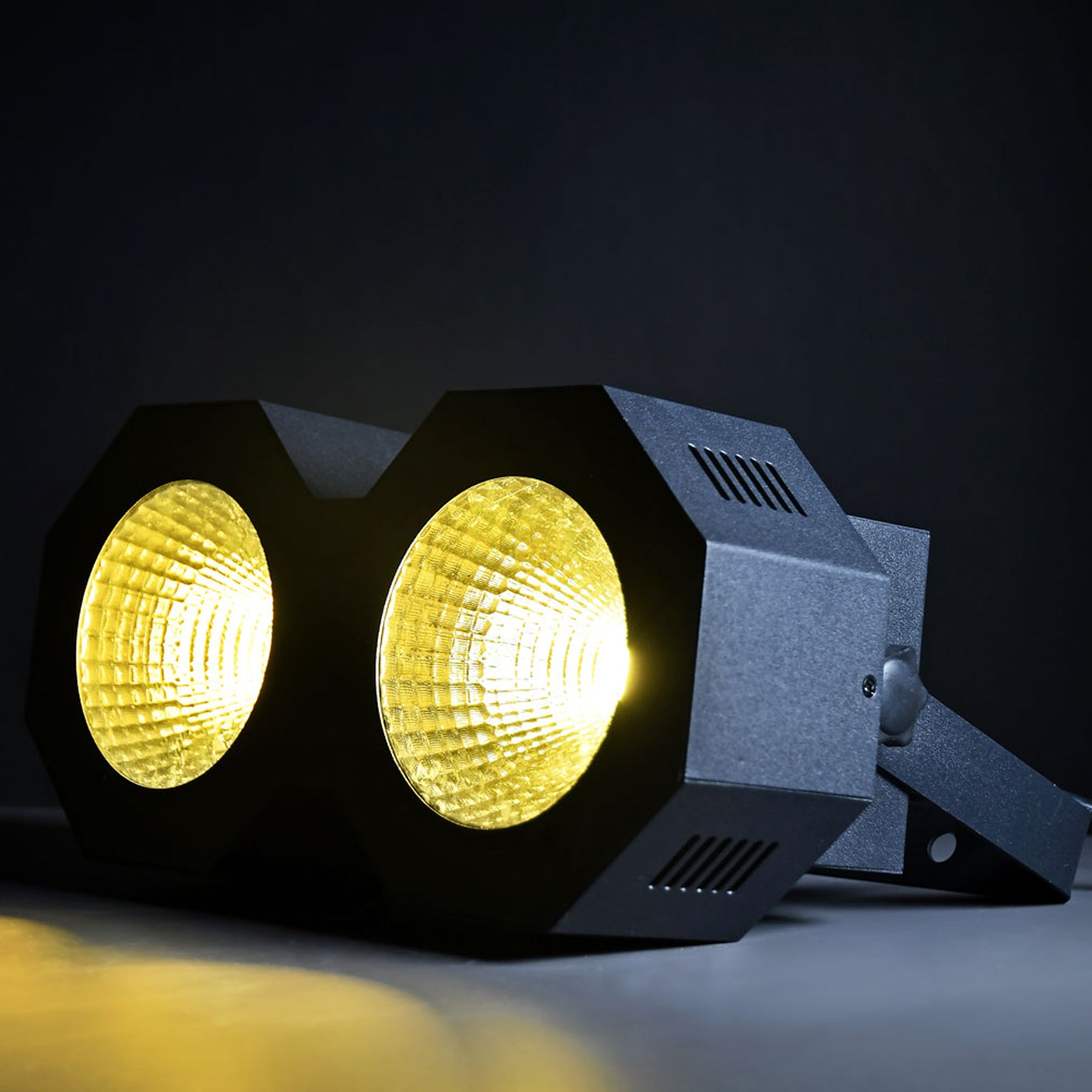 QTX HPWash-100 LED Stage Blinder
