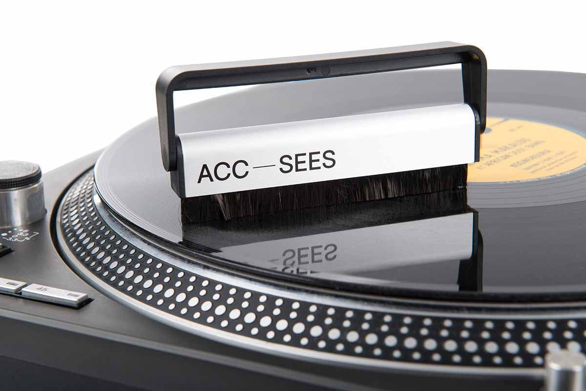 ACC-SEES APV015 Carbon Fibre Vinyl Cleaner Brush