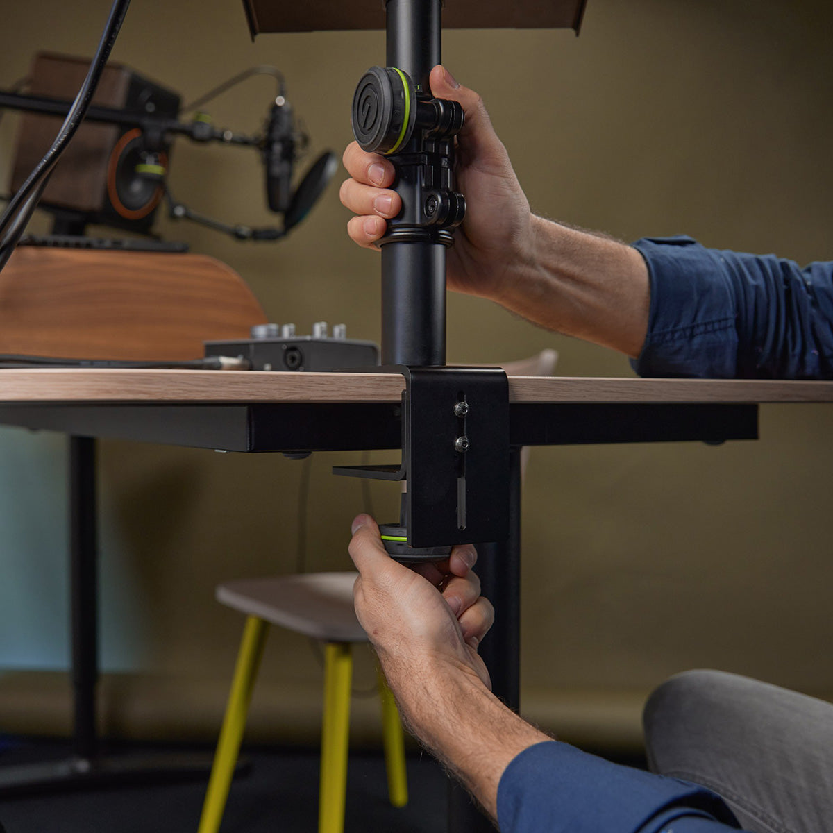 Gravity SP 3102 TM Studio Monitor Stand With Table Clamp
