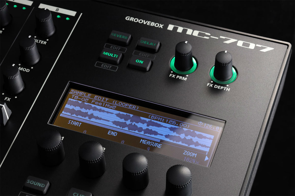 Roland MC-707 Groovebox