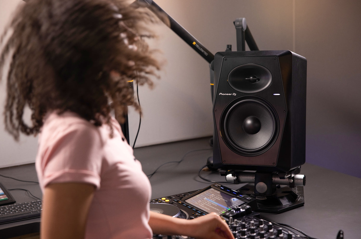Dj Computer Monitor DJ Monitoring - A Quick Guide