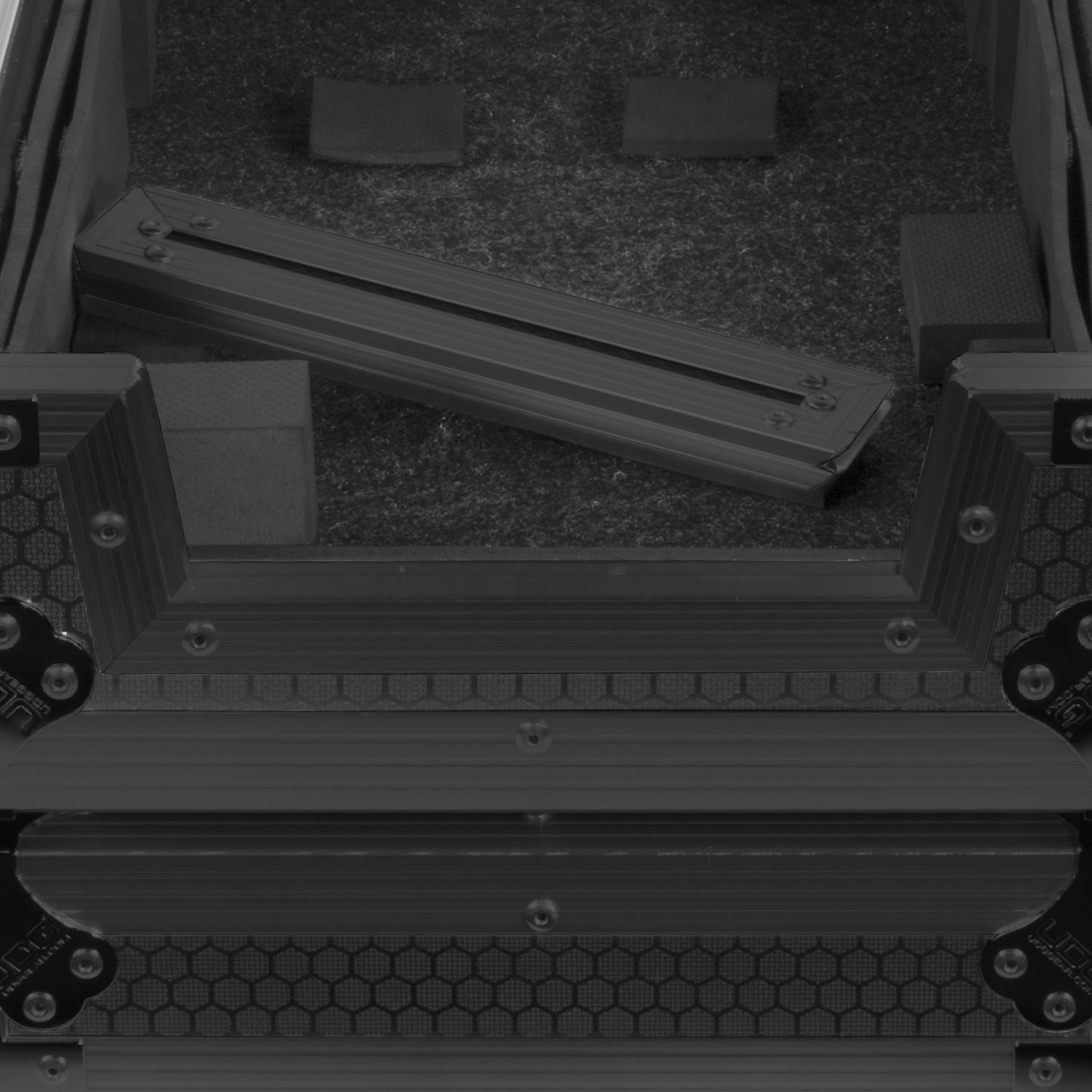 UDG Ultimate Flight Case Rane Performer / Four Black Plus (Wheels) U91082BL