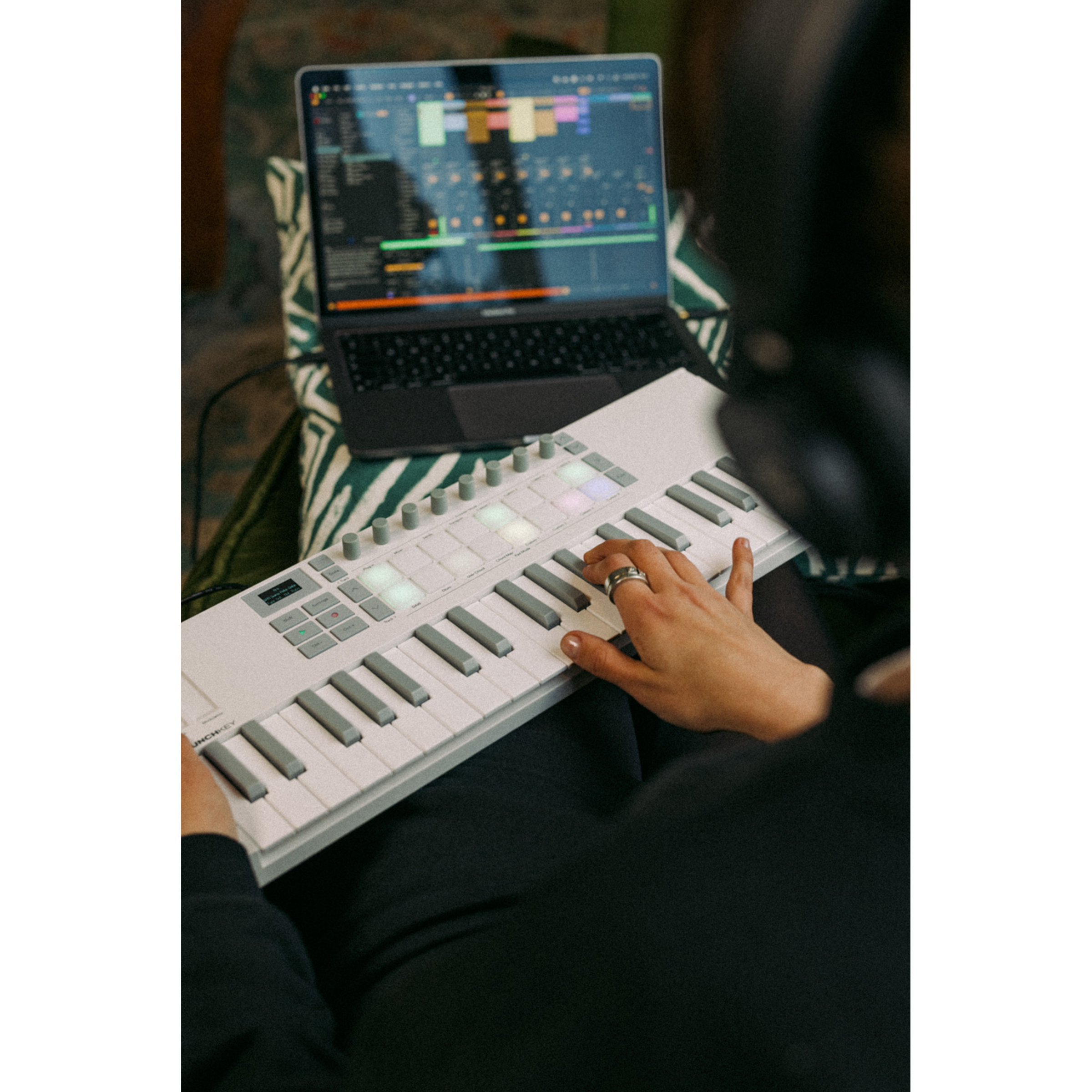 Novation Launchkey Mini 37 MK4 White